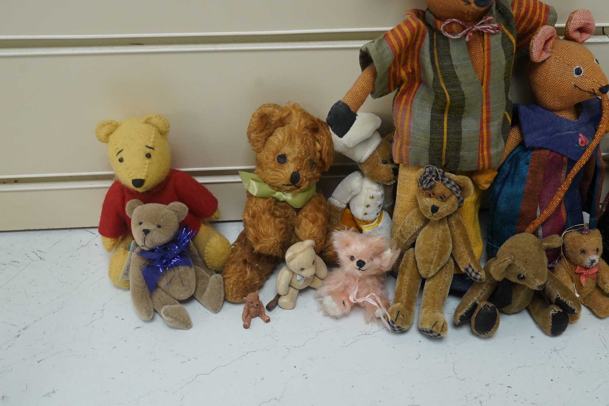 Eleven bears, two artist mice, two miniature red label Steiff, etc. (15). Condition - fair to good.